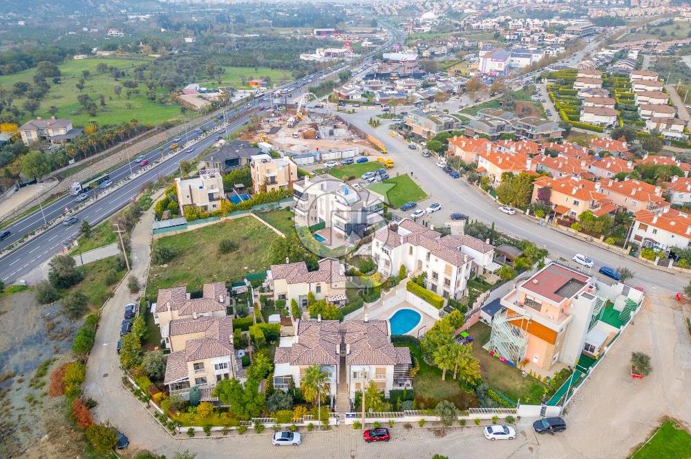 KAHRAMANDERE'DE SİTE İÇİNDE SATILIK BAHÇELİ VİLLA