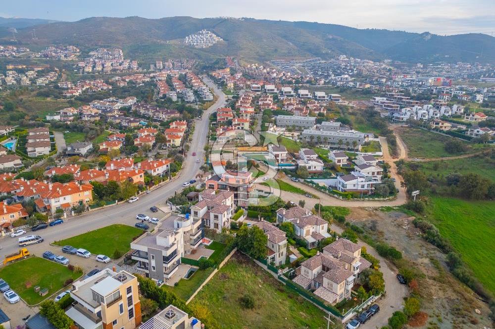 KAHRAMANDERE'DE SİTE İÇİNDE SATILIK BAHÇELİ VİLLA