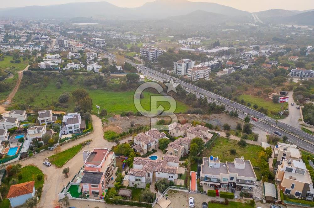 KAHRAMANDERE'DE SİTE İÇİNDE SATILIK BAHÇELİ VİLLA