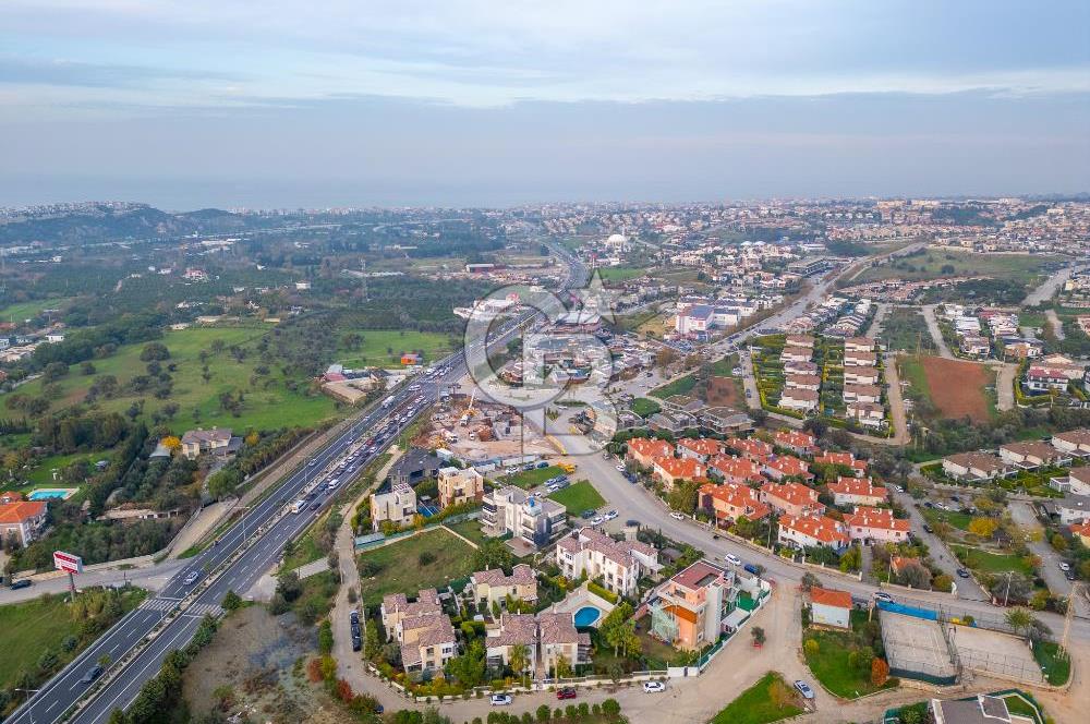 KAHRAMANDERE'DE SİTE İÇİNDE SATILIK BAHÇELİ VİLLA