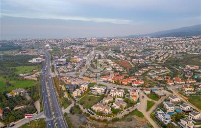 KAHRAMANDERE'DE SİTE İÇİNDE SATILIK BAHÇELİ VİLLA