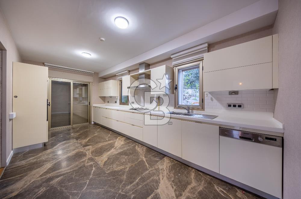 KAHRAMANDERE'DE SİTE İÇİNDE SATILIK BAHÇELİ VİLLA