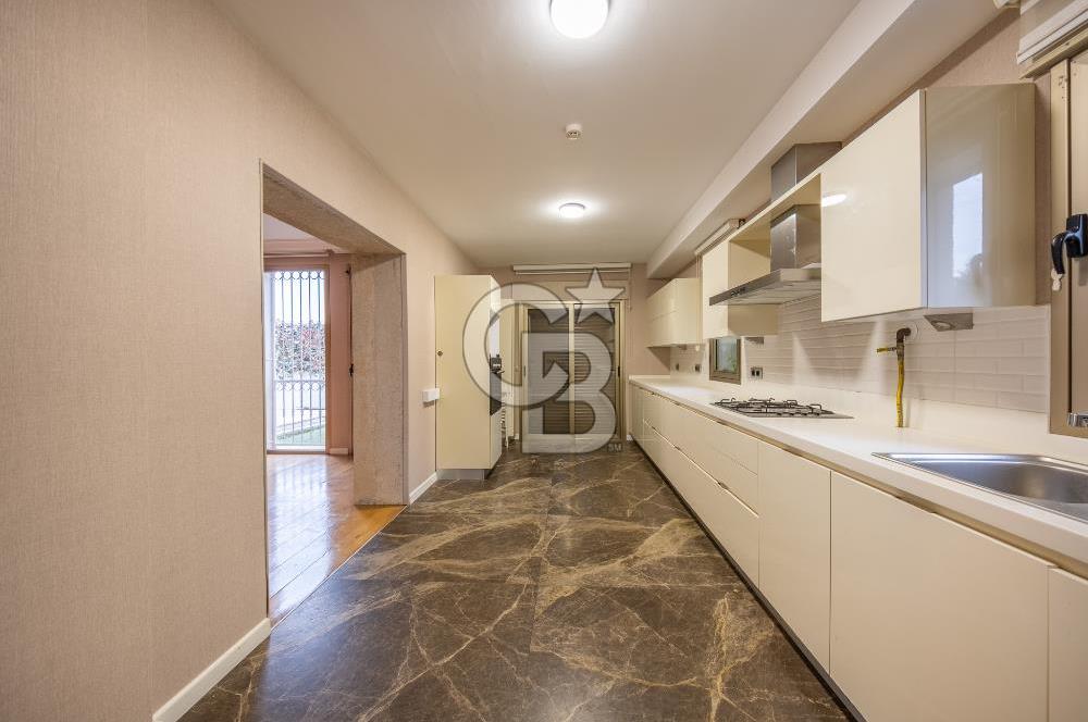 KAHRAMANDERE'DE SİTE İÇİNDE SATILIK BAHÇELİ VİLLA