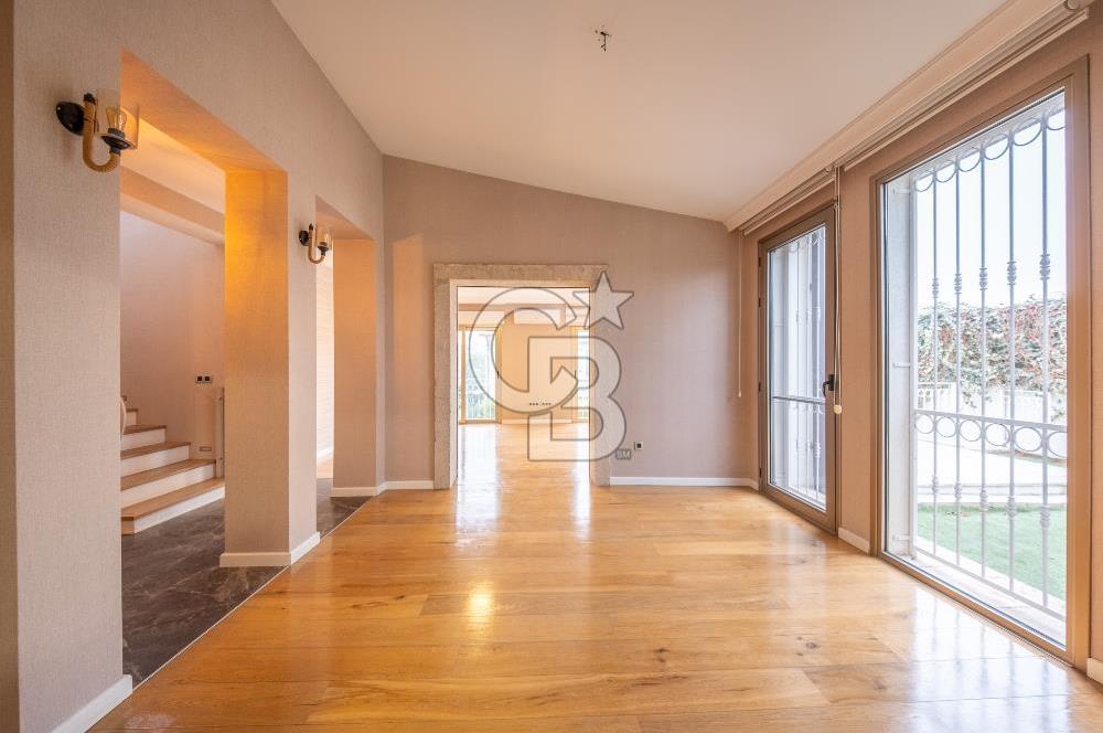 KAHRAMANDERE'DE SİTE İÇİNDE SATILIK BAHÇELİ VİLLA