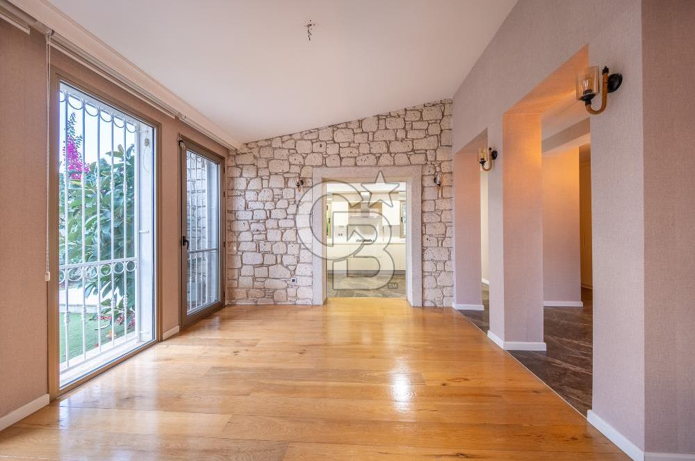 KAHRAMANDERE'DE SİTE İÇİNDE SATILIK BAHÇELİ VİLLA