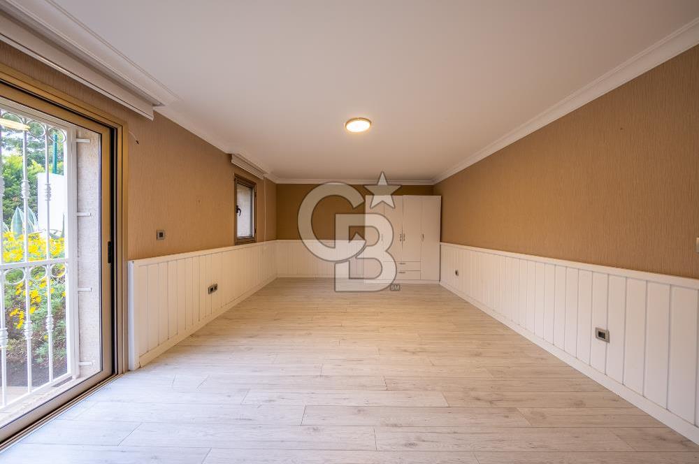 KAHRAMANDERE'DE SİTE İÇİNDE SATILIK BAHÇELİ VİLLA