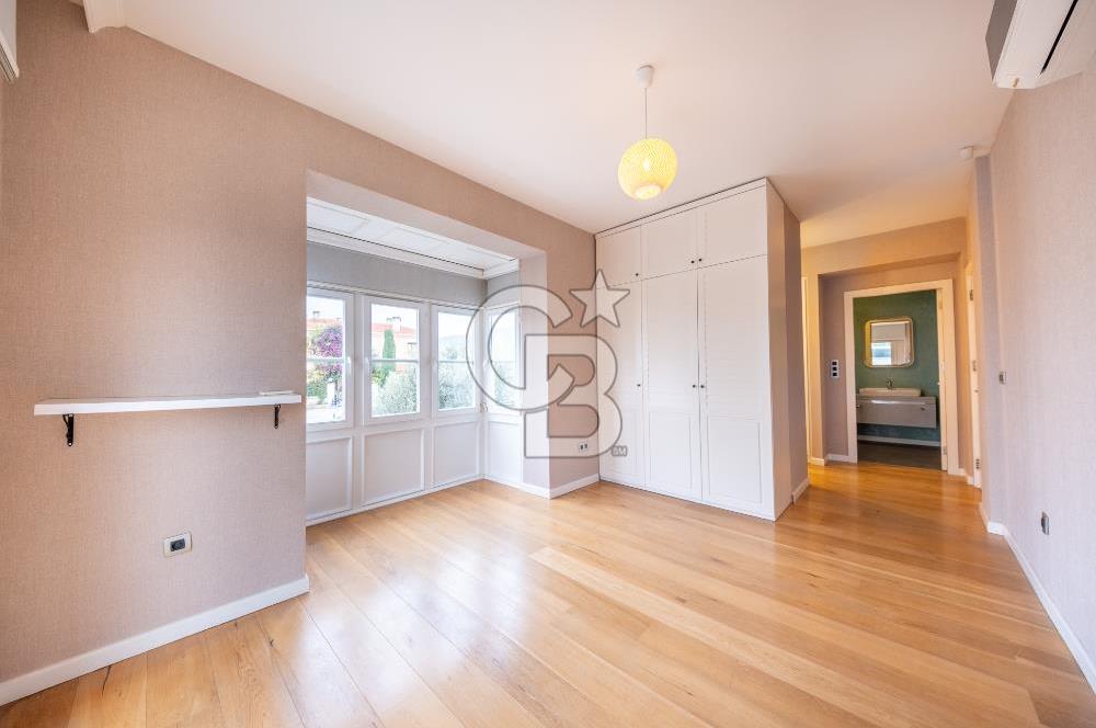 KAHRAMANDERE'DE SİTE İÇİNDE SATILIK BAHÇELİ VİLLA