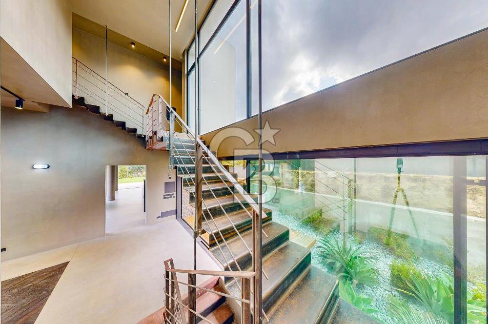 KKTC Girne Zeytinlik'te Satılık Özel Tasarım Türk Koçanlı 5+1 Lüks Villa