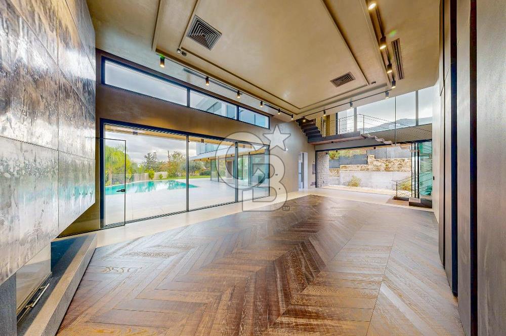 KKTC Girne Zeytinlik'te Satılık Özel Tasarım Türk Koçanlı 5+1 Lüks Villa