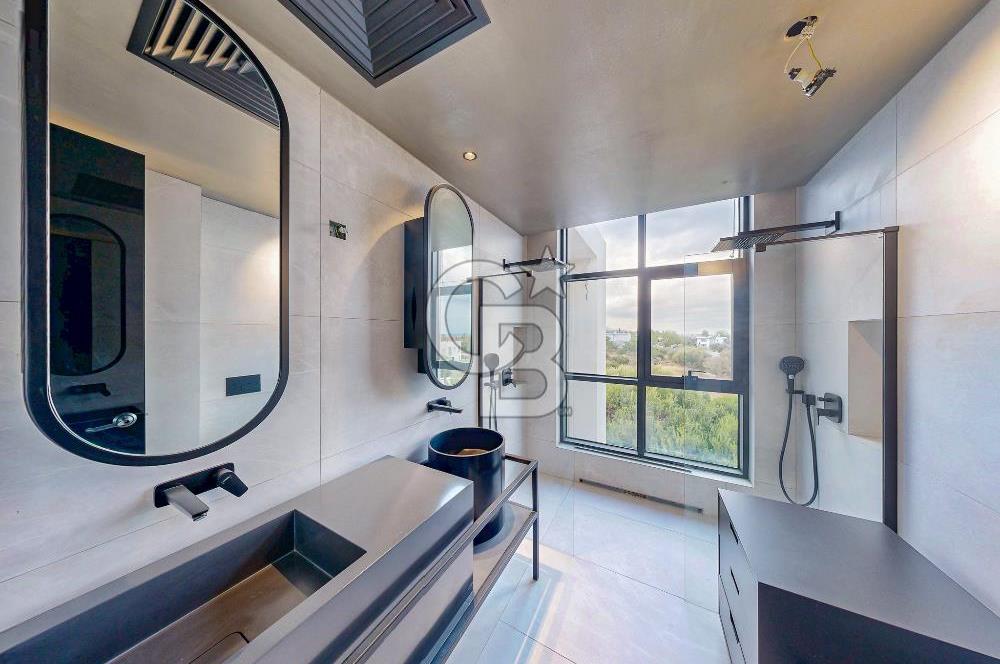 KKTC Girne Zeytinlik'te Satılık Özel Tasarım Türk Koçanlı 5+1 Lüks Villa