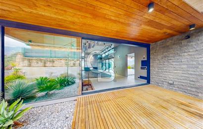 KKTC Girne Zeytinlik'te Satılık Özel Tasarım Türk Koçanlı 5+1 Lüks Villa