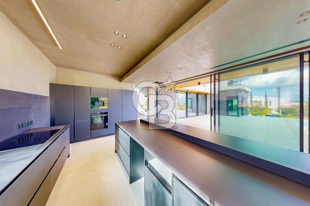 KKTC Girne Zeytinlik'te Satılık Özel Tasarım Türk Koçanlı 5+1 Lüks Villa