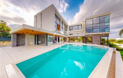 KKTC Girne Zeytinlik'te Satılık Özel Tasarım Türk Koçanlı 5+1 Lüks Villa