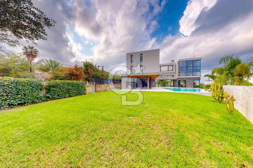 KKTC Girne Zeytinlik'te Satılık Özel Tasarım Türk Koçanlı 5+1 Lüks Villa