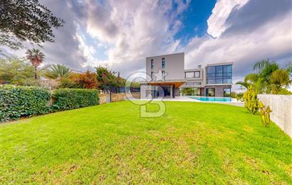 KKTC Girne Zeytinlik'te Satılık Özel Tasarım Türk Koçanlı 5+1 Lüks Villa