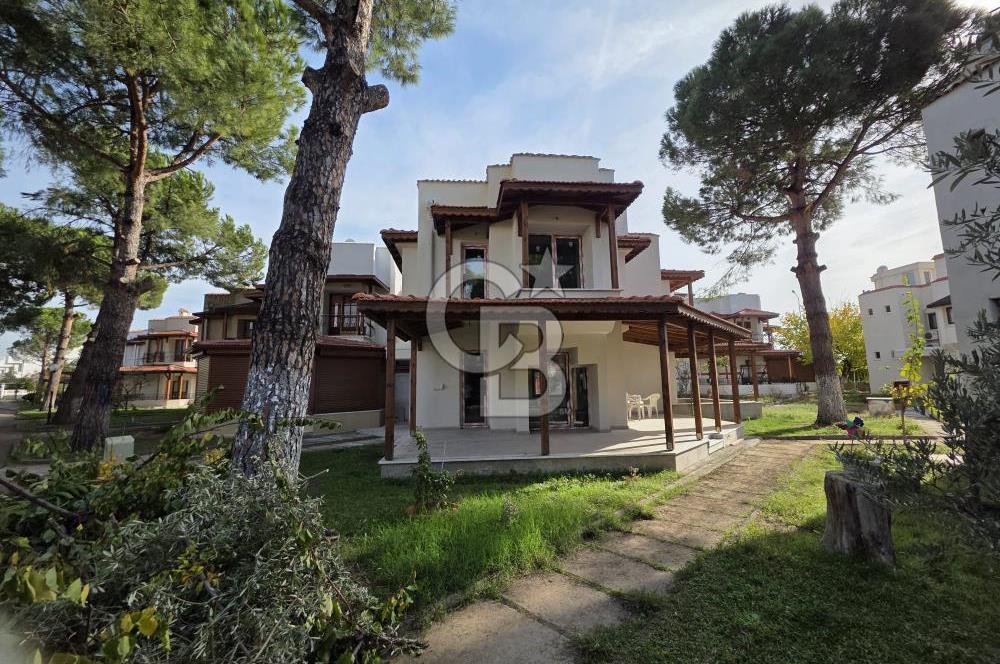 AYVALIK ALTINOVA ŞAFAKTUR SİTESİNDE DENİZE 300M Yenilenmiş Villa