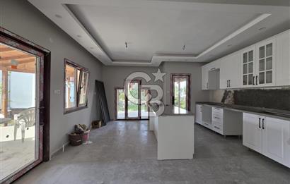 AYVALIK ALTINOVA ŞAFAKTUR SİTESİNDE DENİZE 300M Yenilenmiş Villa