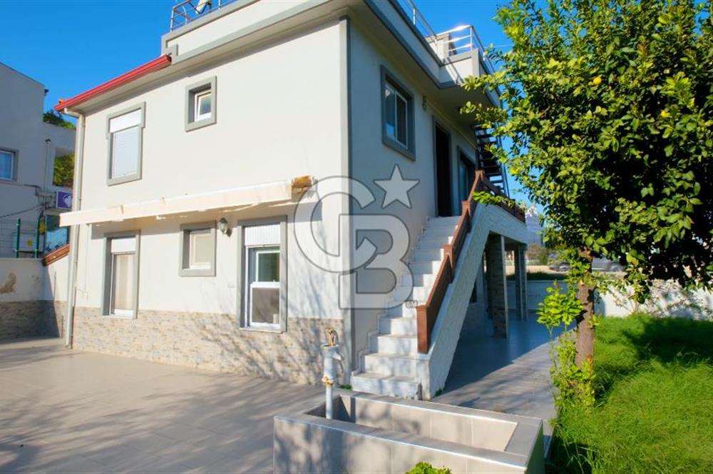 Urla Kalabak'ta Anayol Cepheli Şahane Ev