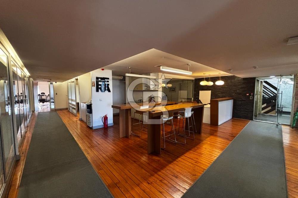 NEO'DAN BEYOĞLU'NDA TAM KAT BOĞAZ MANZARALI 400M2 OFİS!