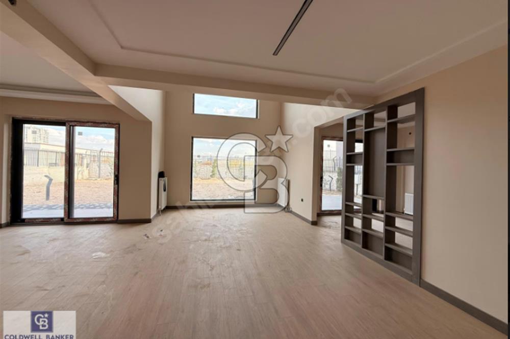 ÇANKAYA ALACAATLI'DA 5+1 SATILIK VİLLA