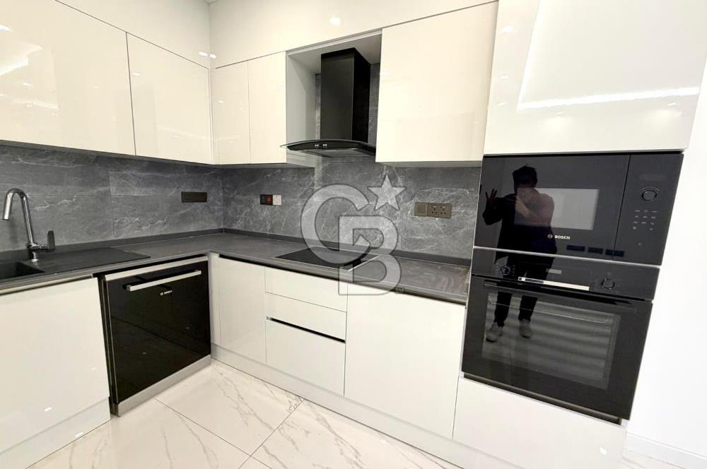 Kıbrıs Girne Karakum Akacan Cruise Sitesinde Satılık Havuz Manzaralı 2+1 Daire