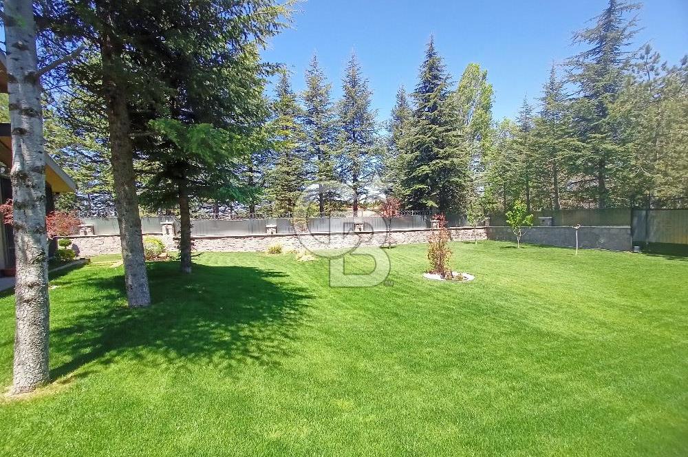 İNCEK'TE SATILIK 1300 M2 ARSAYA SAHİP MÜKEMMEL PEYZAJLI VİLLA