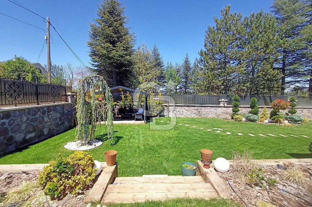 İNCEK'TE SATILIK 1300 M2 ARSAYA SAHİP MÜKEMMEL PEYZAJLI VİLLA