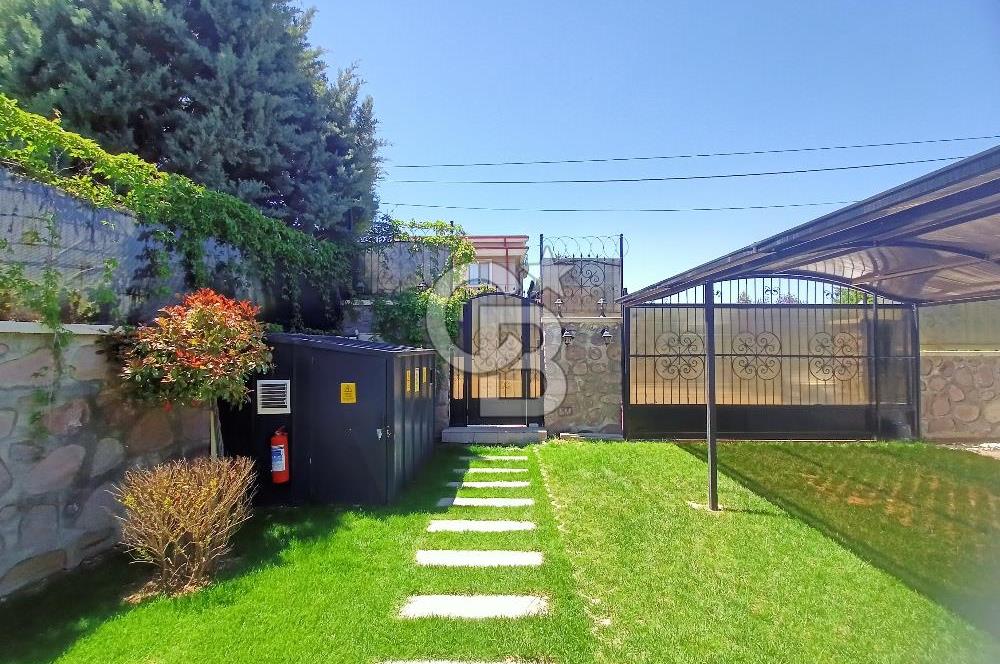 İNCEK'TE SATILIK 1300 M2 ARSAYA SAHİP MÜKEMMEL PEYZAJLI VİLLA