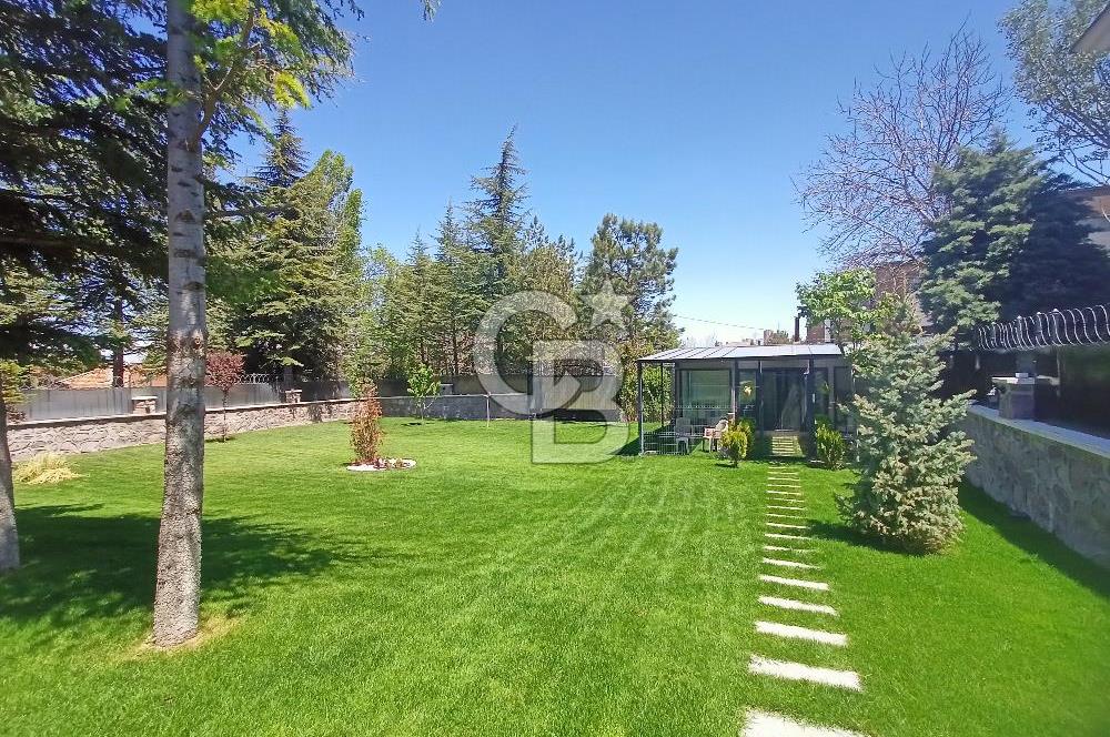 İNCEK'TE SATILIK 1300 M2 ARSAYA SAHİP MÜKEMMEL PEYZAJLI VİLLA