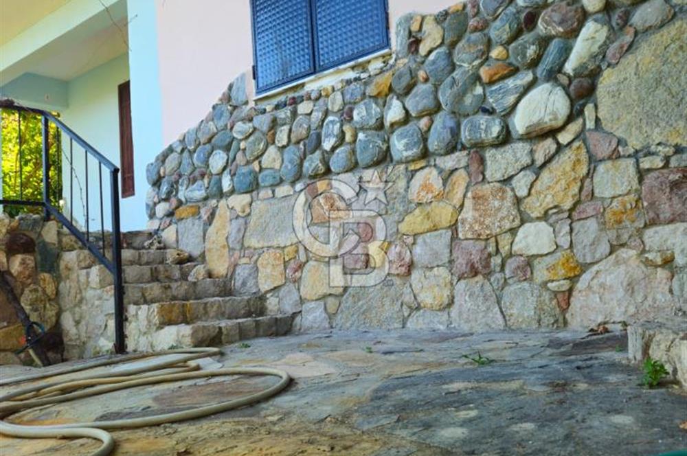 Karaburun Çatalkaya'da Deniz Manzaralı Müstakil Ev