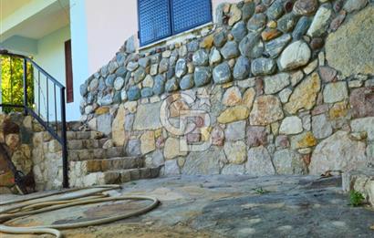 Karaburun Çatalkaya'da Deniz Manzaralı Müstakil Ev