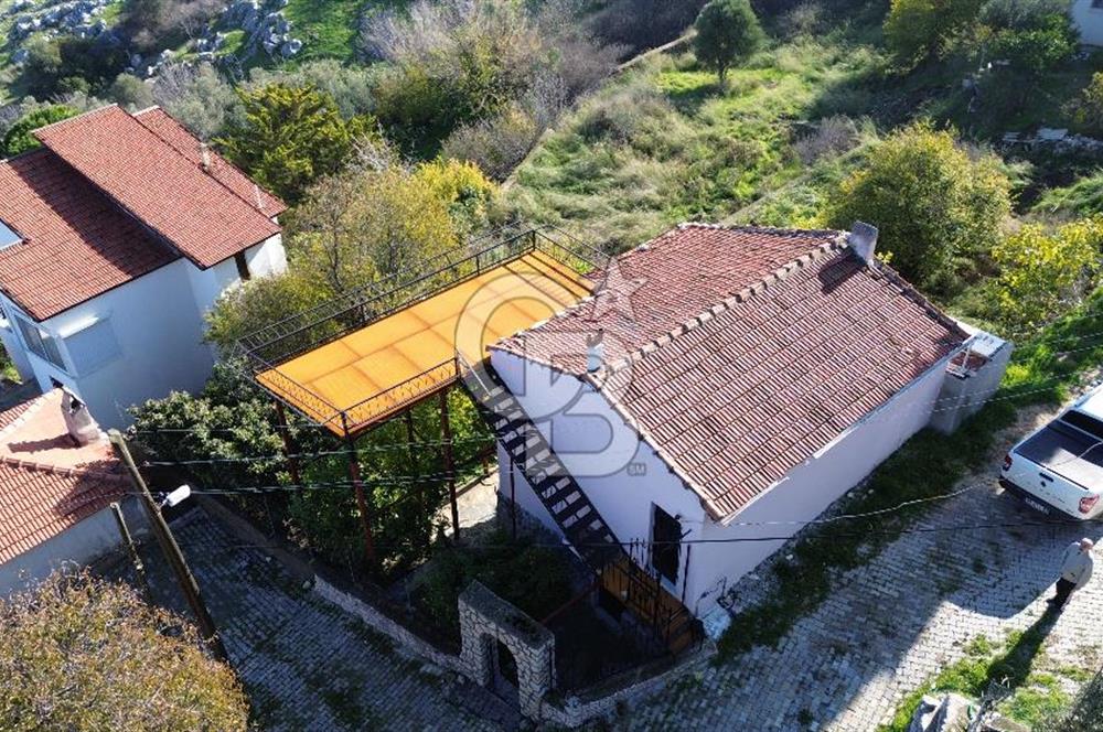 Karaburun Çatalkaya'da Deniz Manzaralı Müstakil Ev