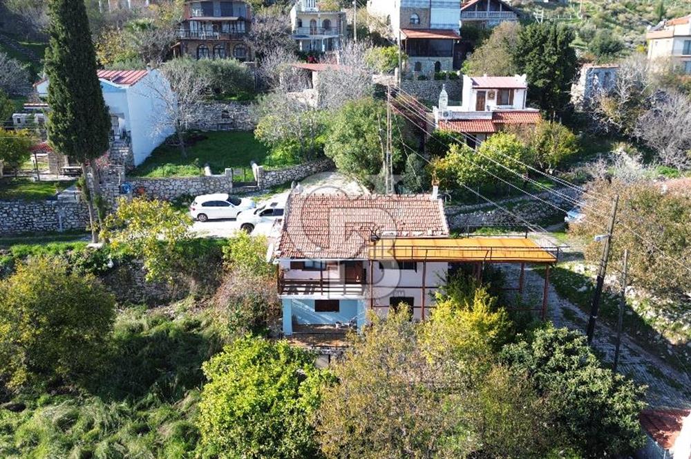 Karaburun Çatalkaya'da Deniz Manzaralı Müstakil Ev