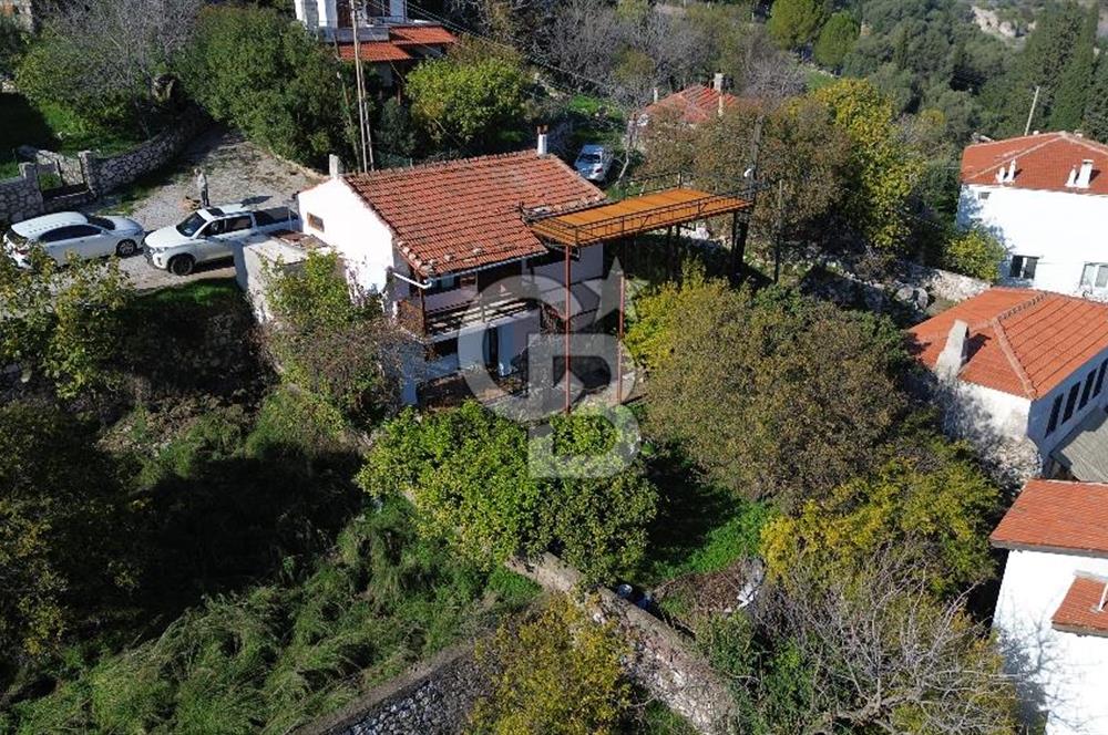 Karaburun Çatalkaya'da Deniz Manzaralı Müstakil Ev