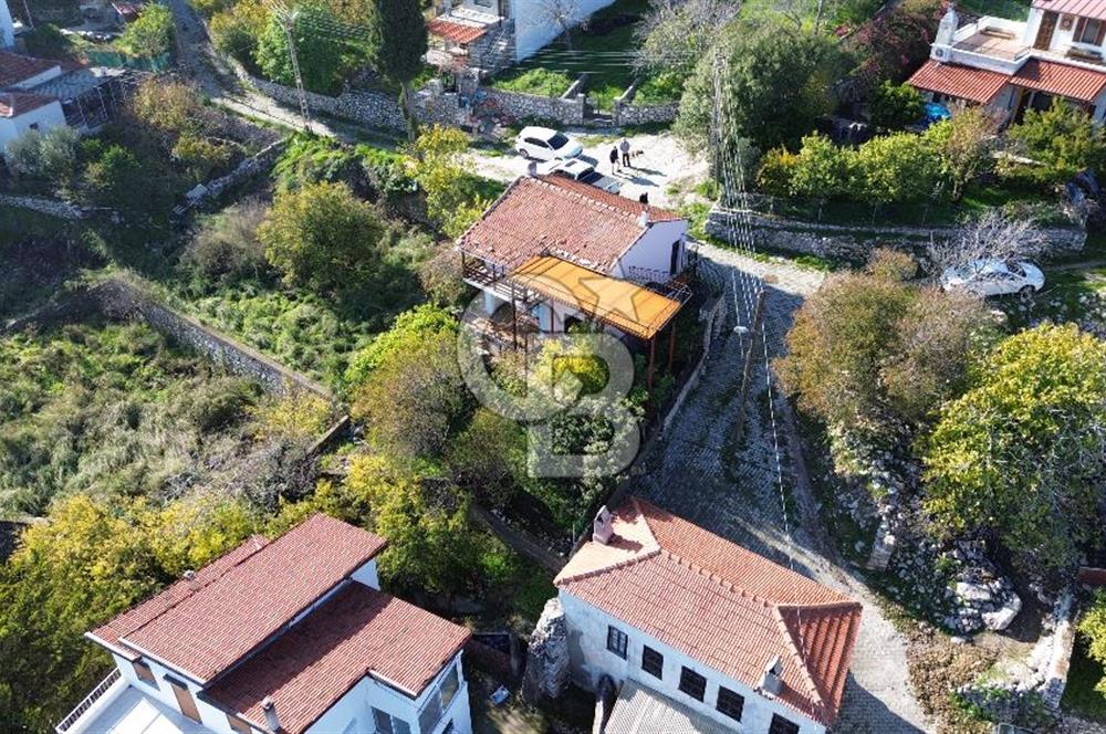 Karaburun Çatalkaya'da Deniz Manzaralı Müstakil Ev