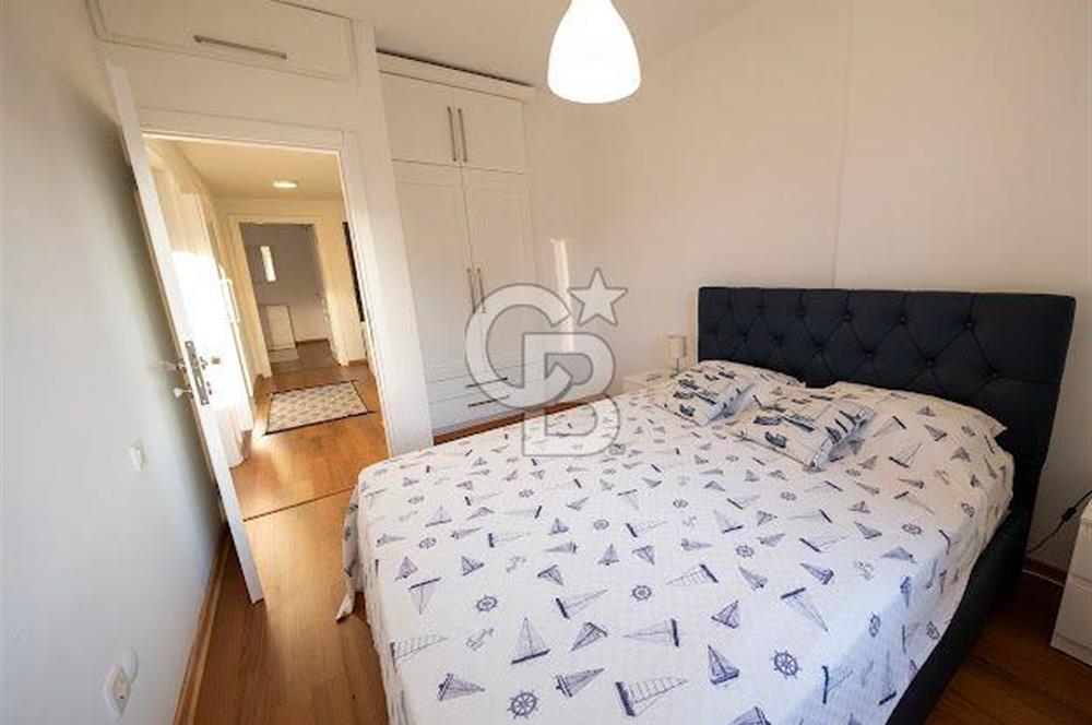 Çeşme Göbene'de Havuzlu 4+1 Satılık Villa