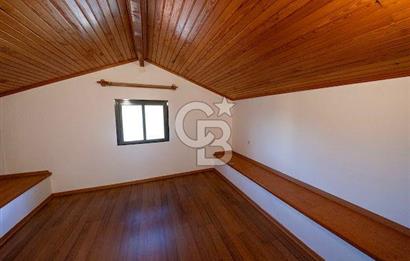 Çeşme Göbene'de Havuzlu 4+1 Satılık Villa