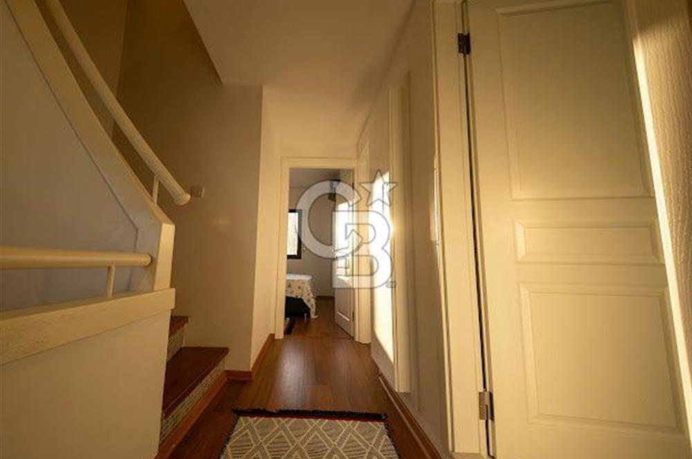 Çeşme Göbene'de Havuzlu 4+1 Satılık Villa