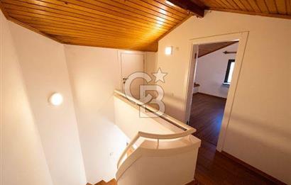 Çeşme Göbene'de Havuzlu 4+1 Satılık Villa