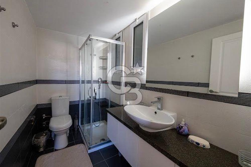 Çeşme Göbene'de Havuzlu 4+1 Satılık Villa