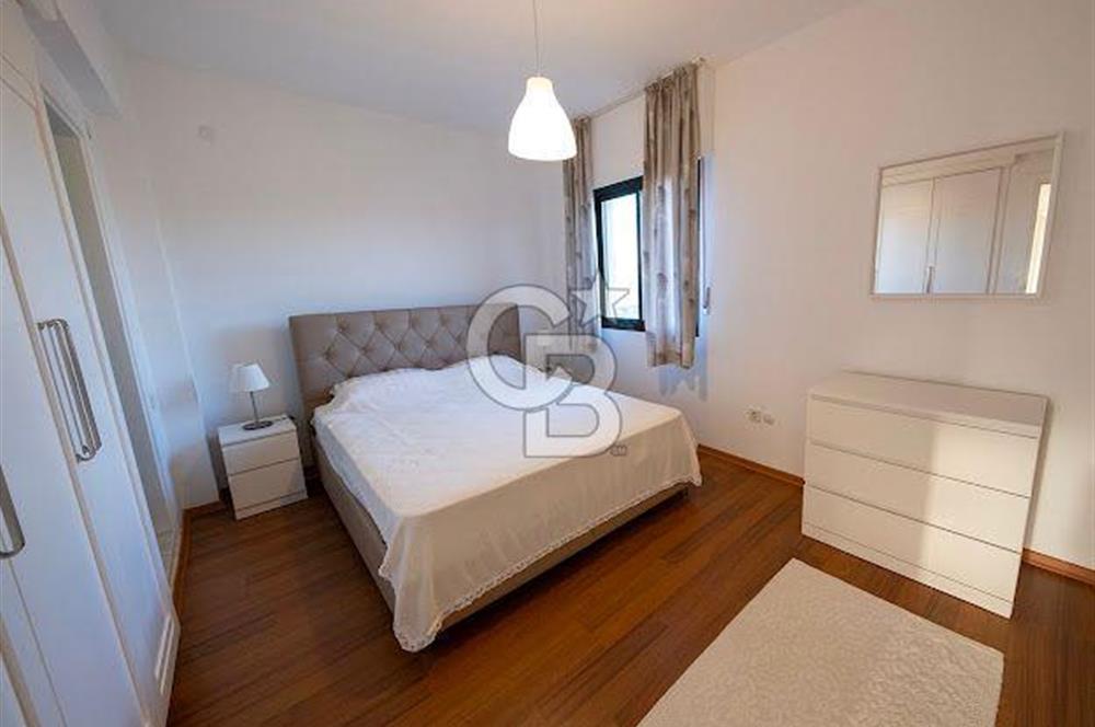 Çeşme Göbene'de Havuzlu 4+1 Satılık Villa