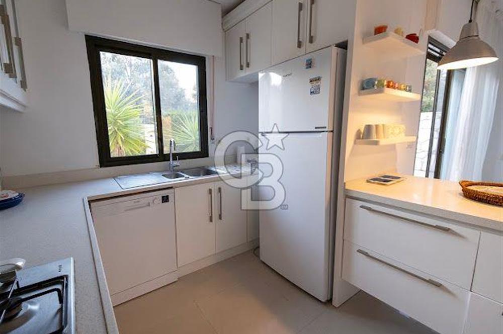 Çeşme Göbene'de Havuzlu 4+1 Satılık Villa