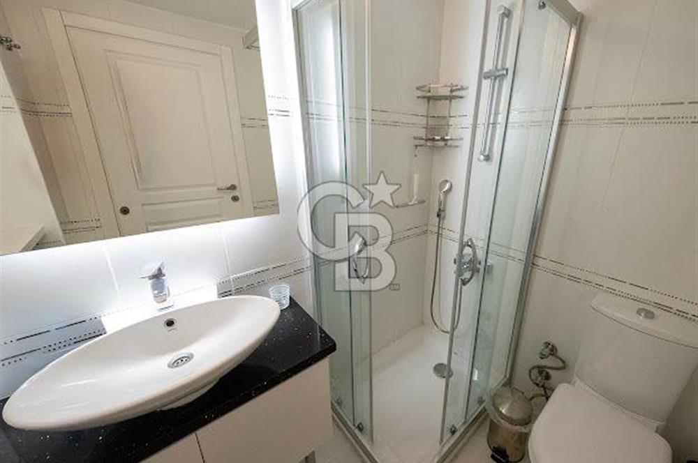 Çeşme Göbene'de Havuzlu 4+1 Satılık Villa