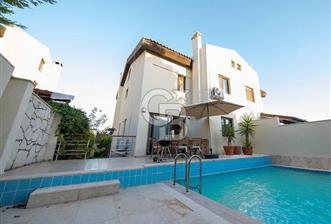 Çeşme Göbene'de Havuzlu 4+1 Satılık Villa - 3 - 321321