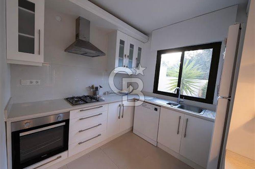 Çeşme Göbene'de Havuzlu 4+1 Satılık Villa