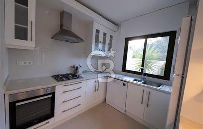 Çeşme Göbene'de Havuzlu 4+1 Satılık Villa