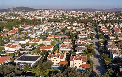 Çeşme Göbene'de Havuzlu 4+1 Satılık Villa