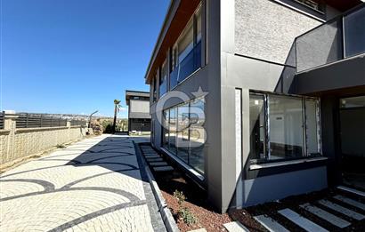 Tepe Mavi Villalarında Lüks ve Ferah Villa !