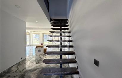 Tepe Mavi Villalarında Lüks ve Ferah Villa !