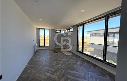 Tepe Mavi Villalarında Lüks ve Ferah Villa !